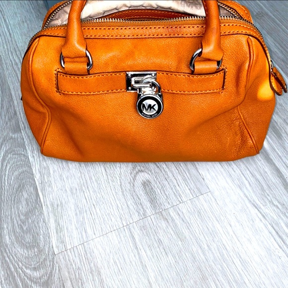 Michael Kors Tote❤️😭 - Picture 1 of 5